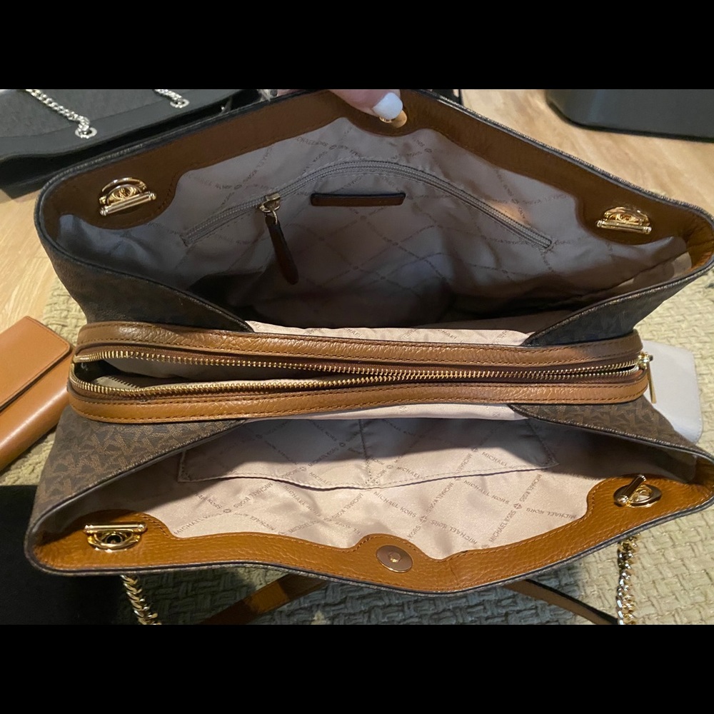 Brown & Gold Michael Kors w/ matching Wallet - Picture 2 of 10